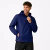 Chaqueta rompevientos impermeable para hombre color azul oscuro, ligera, resistente al viento y perfecta para outfits urbanos.