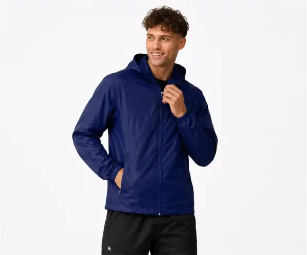 Chaqueta rompevientos impermeable para hombre color azul oscuro, ligera, resistente al viento y perfecta para outfits urbanos.